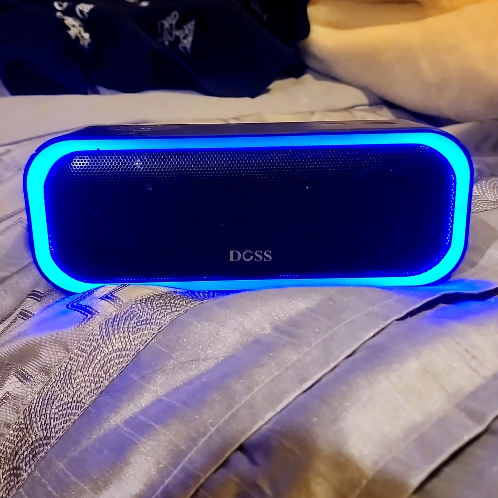 Doss wireless Bluetooth speaker